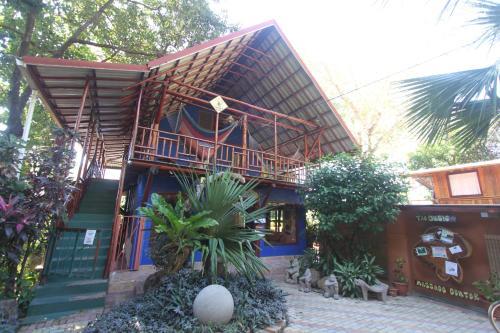 Hostal Tico Adventure Lodge