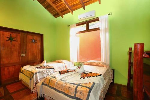 Hostal Tico Adventure Lodge