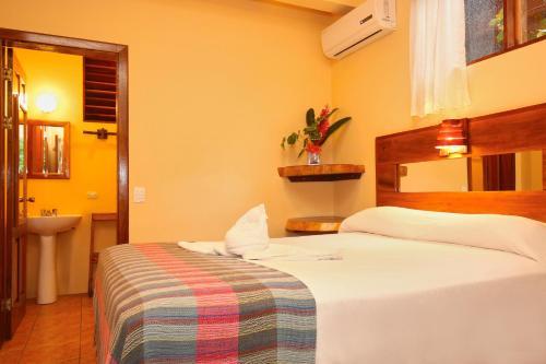 Hostal Tico Adventure Lodge