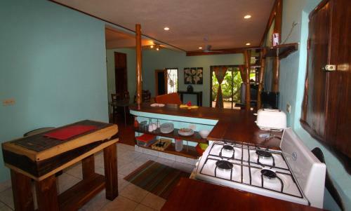 Hostal Tico Adventure Lodge