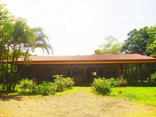Hostal Rio Celeste Backpackers