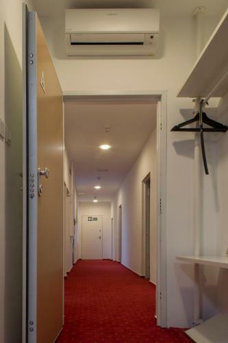 Hostal Red Carpet Apartments & Rooms