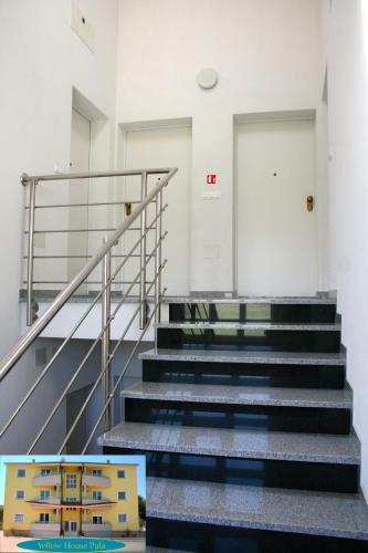 Apartamentos Yellow House Pula