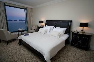 Royal Princess Hotel