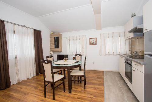 Apartments Vladimir 2835