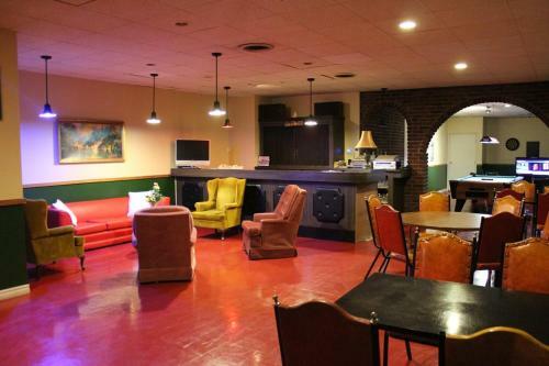 Mazinaw Inn Motel