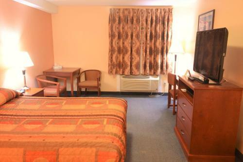 Hotel Aurora Park Inn & Suites