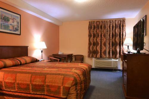 Hotel Aurora Park Inn & Suites