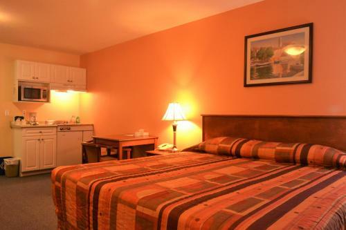 Hotel Aurora Park Inn & Suites