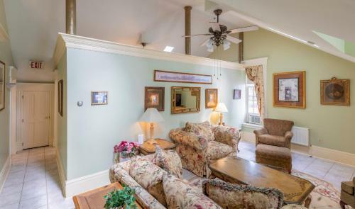 Posada Chipman Hill Suites - Senator Dever House