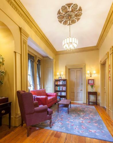 Posada Chipman Hill Suites -yeats House