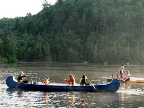 Yourtes Et Huttes Du Lac Castor