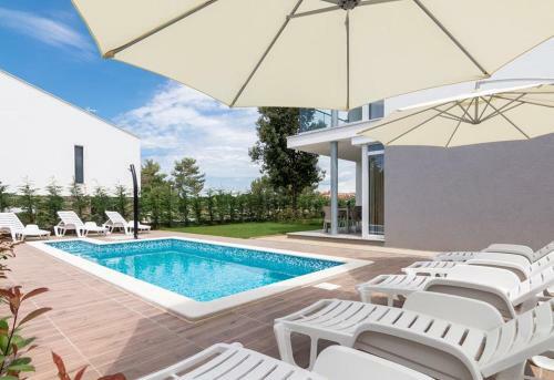Villa Dinastija 1