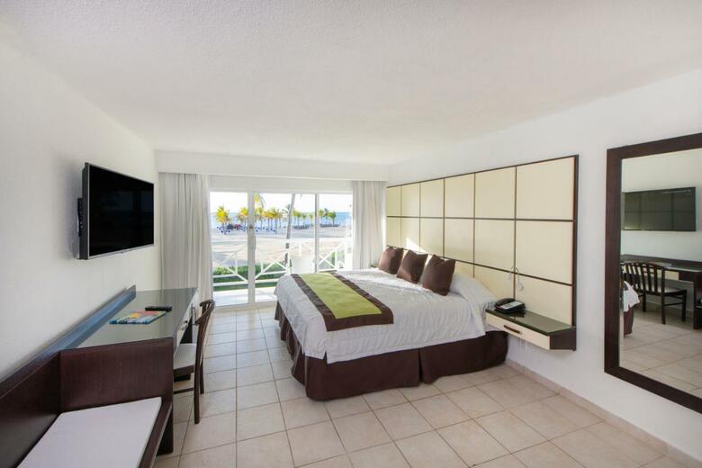Hotel Viva Wyndham Fortuna Beach