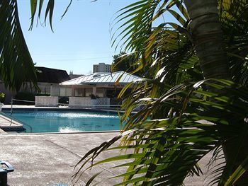 Hotel Castaways Resort And Suites