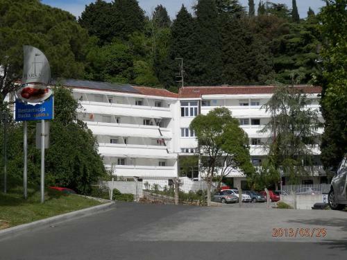 Aparthotel ?d Portoro? Hostel Korotan