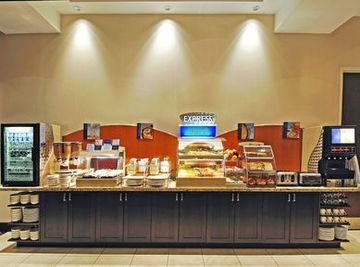 Holiday Inn Express Hotel  Suites Toronto - M
