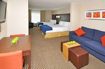 Holiday Inn Express Hotel  Suites Toronto - M