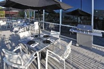 Holiday Inn Express Hotel  Suites Toronto - M
