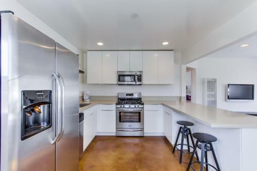 Contemporary Sunset Cliffs Beach Cottage