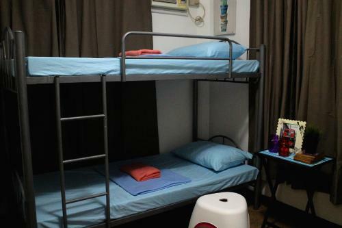 Food District Hostel Cebu Central