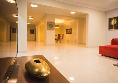 The Earl Heights Apartment Hotel