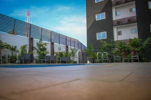 The Earl Heights Apartment Hotel