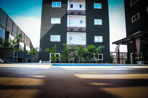 The Earl Heights Apartment Hotel