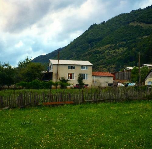 Hostal Mestia Valeris Guesthouse