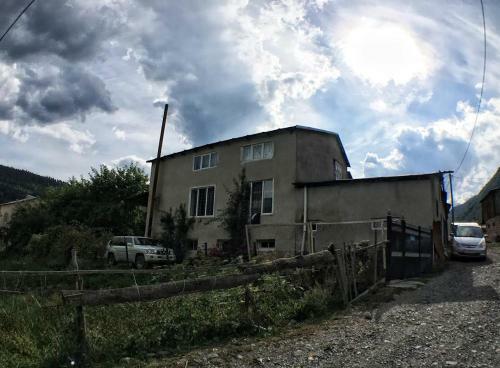 Hostal Mestia Valeris Guesthouse