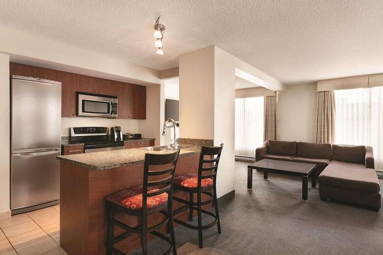 Hotel Embassy Suites - Montreal Quebec