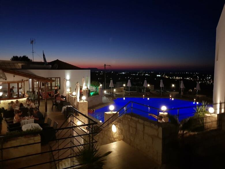 Hotel Amazones Village Suites