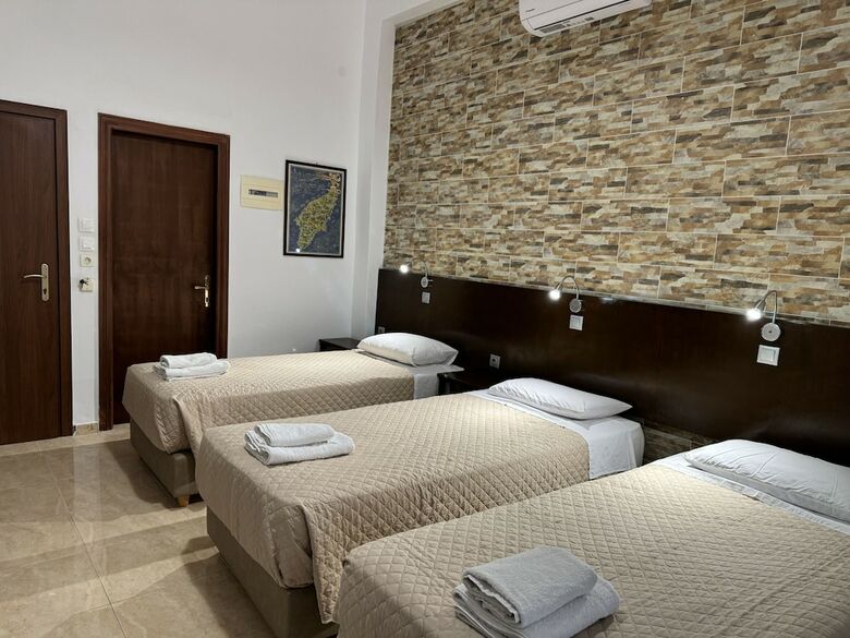 Hostal Eleni Rooms