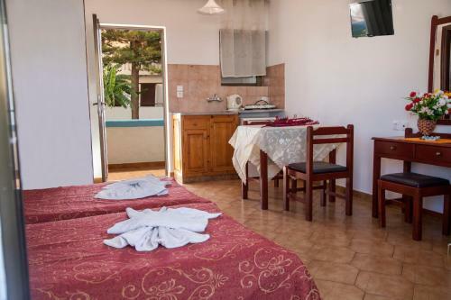 Yiannis Apartments & Studios