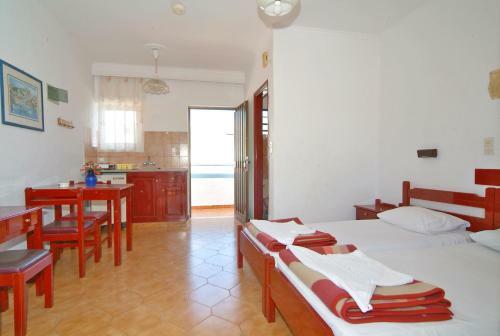 Yiannis Apartments & Studios