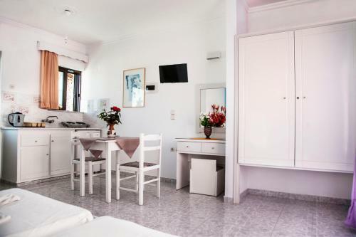 Yiannis Apartments & Studios