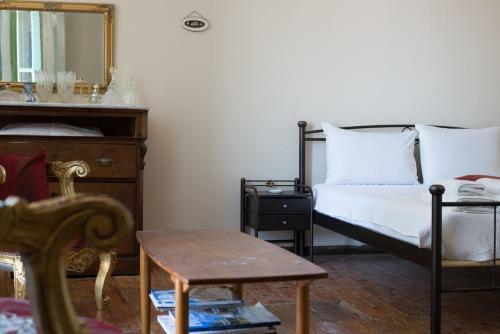 Hostal Antisthenes Guesthouse