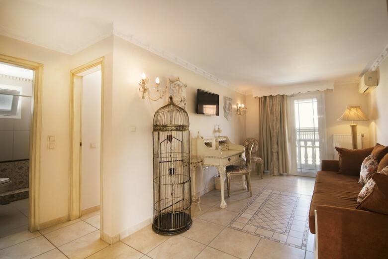 Parthenon Art Hotel