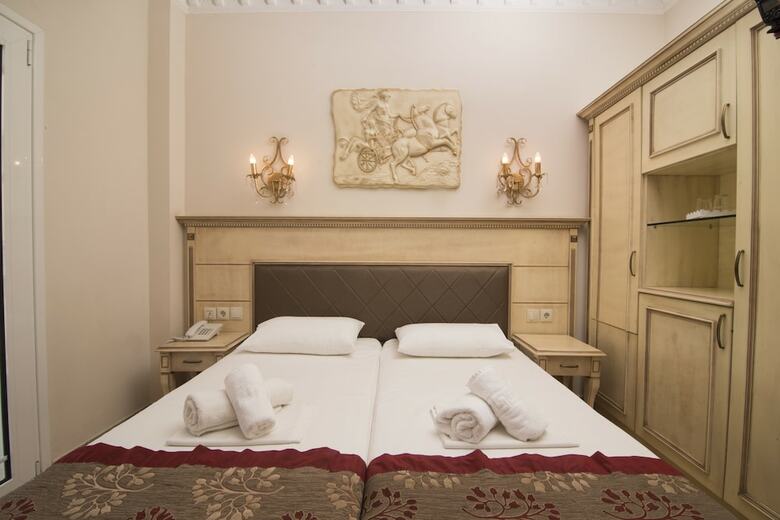 Parthenon Art Hotel