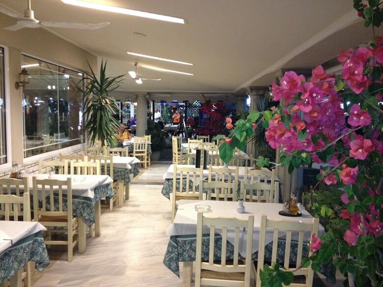 Parthenon Art Hotel
