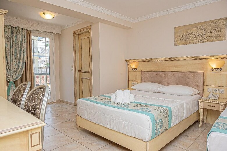 Parthenon Art Hotel