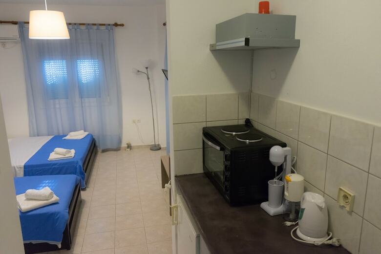Hostal Polykratis Rooms