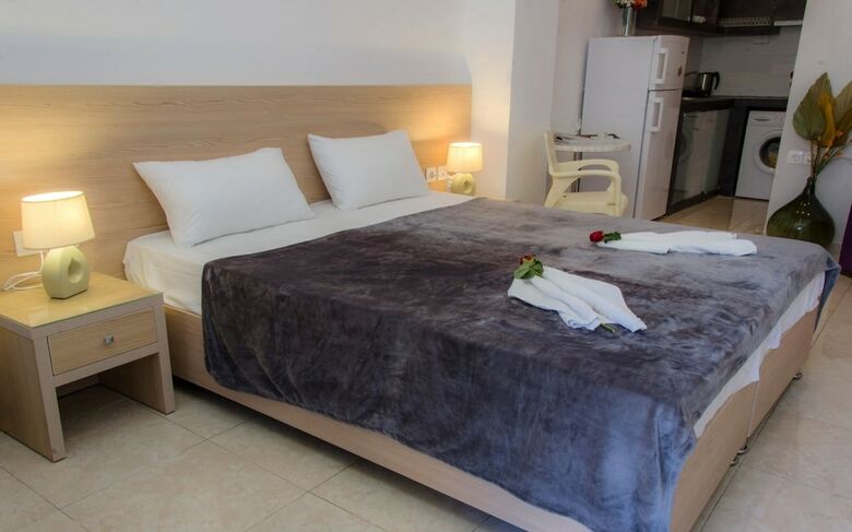 Hostal Polykratis Rooms