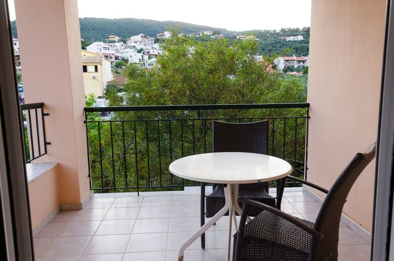 Hostal Polykratis Rooms
