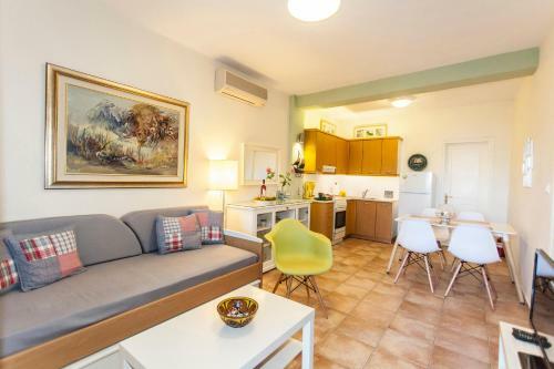 Apartment In Villa Rosebud