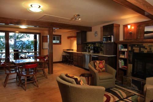 Hotel Sojourn Lakeside Resort