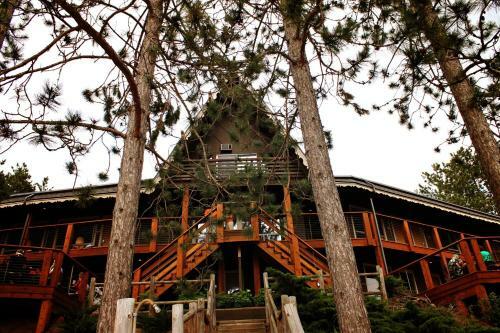 Hotel Sojourn Lakeside Resort