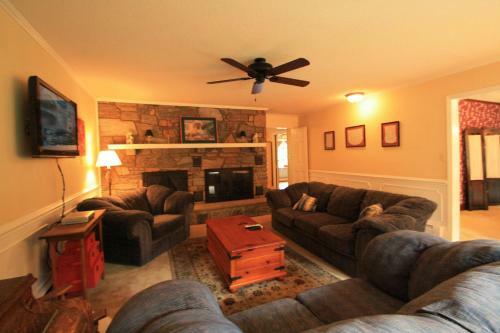 Hickory Manor