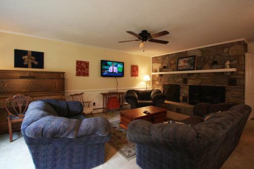 Hickory Manor