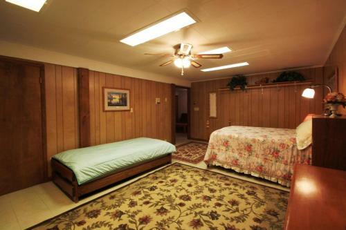 Hickory Manor